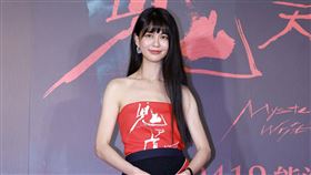 白癡公主首度演出電影《鬼天廈》。（圖／華映娛樂提供）