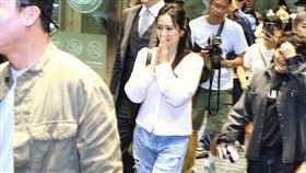 孫藝真現身台北101瞭望台入口，沿路粉絲不斷打招呼。（圖／記者楊澍攝影）