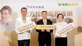 蔡鋕鑫聽力師表示，從聽力檢測到配戴後的驗證等，全方位到府服務解決方案都有完善的居家服務，不會因為到府而讓專業打折。