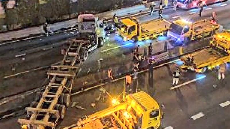 國1北上13.8K處4車追撞　南下車道全封閉