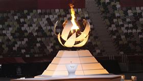 東奧閉幕式將登場  聖火持續燃燒2020東京奧運受疫情衝擊延後一年舉行，7月23日起至8 月8日展開各項賽程，台灣時間晚間7時即將迎來閉幕式，主場館新宿國立競技場內聖火目前仍熊熊燃燒。中央社記者吳家昇攝  110年8月8日