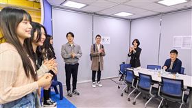 GENBLUE幻藍小熊拜會SBS Medianet的CEO執行長LEE SANG SU。（圖／天空娛樂提供）