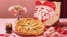 必勝客母親節披薩「明太子生蠔干貝」、「魷你真好鮑魚干貝披薩」甜點「萬波珍奶熔岩巴斯克蛋糕」，必勝客提供