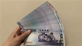 新台幣/新鈔/鈔票/千元大鈔/換鈔(記者陳弋攝影，打資料照即可)