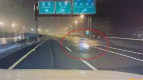 宜蘭70歲林姓老翁昨天疑因精神不濟，騎機車逆向進入國道5號雪山隧道南向車道。