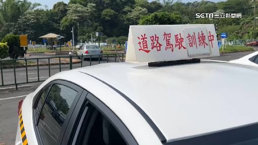 79歲嬤駕照考4次都沒過！行賄考驗員栽了