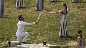 ▲巴黎奧運16日在奧運發源地希臘奧林匹亞（Olympia）舉行點燃聖火儀式。（圖／美聯社／達志影像）