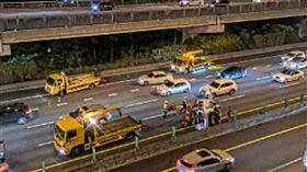 國道1號,南下,三重段,追撞,側翻,回堵,車流