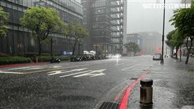 下雨。（圖／記者陳慈鈴攝影）