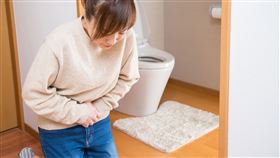 30歲婦劇烈腹痛就醫，揪出18公分「臉盆大」卵巢瘤（門諾醫院提供）