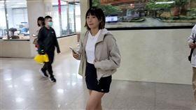 ▲愛莉莎莎現身北檢出庭。（圖／翻攝畫面）