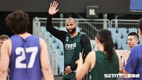 ▲「表弟」卡森斯（DeMarcus Cousins）返台首次練球。（圖／記者劉彥池攝影）
