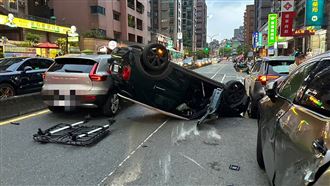 新／北市3車追撞　Mini COOPER連撞2車