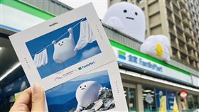 網紅雲朵阿Q正式「降落」於「全家」林口文義店屋頂上。（圖／超商業者提供）