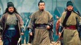 ▲張飛、劉備和關羽三人情同手足，「桃園三結義」名流千古。（影視示意圖／翻攝自百度百科）