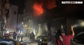 高雄民宅氣爆瞬間畫面曝光。（圖／翻攝畫面）