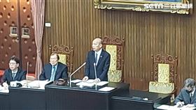 韓國瑜喊「發表決卡委員要坐好」。（圖／記者陳怡潔攝）