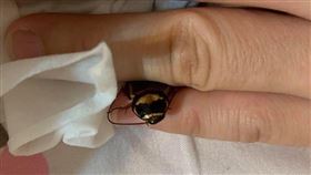 她1招滅小強…夫讚最強人妻　網跪了（圖／翻攝自爆廢公社臉書）