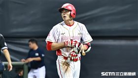 ▲味全龍主場迎戰樂天桃猿，味全左外野手鄭鎧文遭到三振。（圖／記者劉彥池攝影）