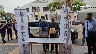 產後突昏迷不治！家屬捧骨灰罈控醫院過失