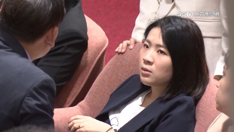 徐巧芯公布行員對話　律師：戰場越開越多
