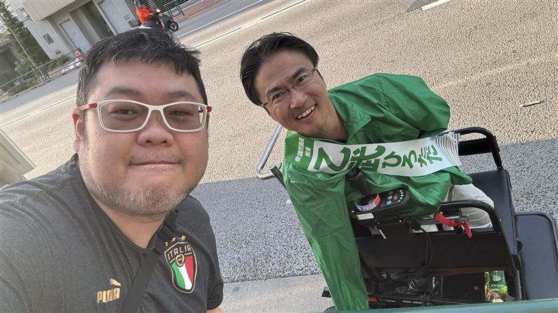 四叉貓日本巧遇乙武洋匡　竟全身綠做這事