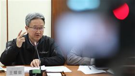 經濟部電價費率審議會後記者會（2）台電虧損狀況嚴峻，經濟部22日於電價費率審議會後決議，4月起電價平均調幅約11%。圖為台電總經理王耀庭出席會後記者會說明。中央社記者趙世勳攝　113年3月22日