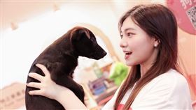 「黑曜精靈」團員紫嫣和郭郭（圖／流浪動物之家基金會提供）