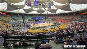 ▲「表弟」卡森斯（DeMarcus Cousins）回歸首場比賽，雲豹主場票房不如預期。（圖／記者劉彥池攝影）