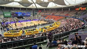 ▲「表弟」卡森斯（DeMarcus Cousins）回歸首場比賽，雲豹主場票房不如預期。（圖／記者劉彥池攝影）