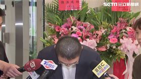 基隆市長謝國樑鞠躬道歉。