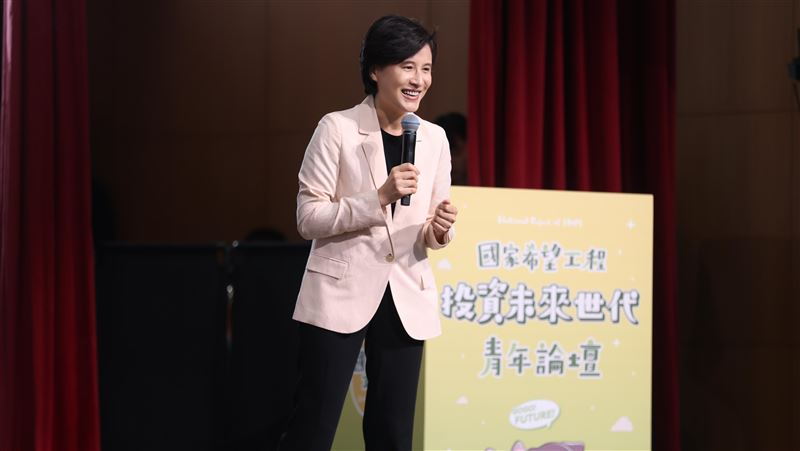 投柯青年踢館辣問抗中保台　鄭麗君出招了