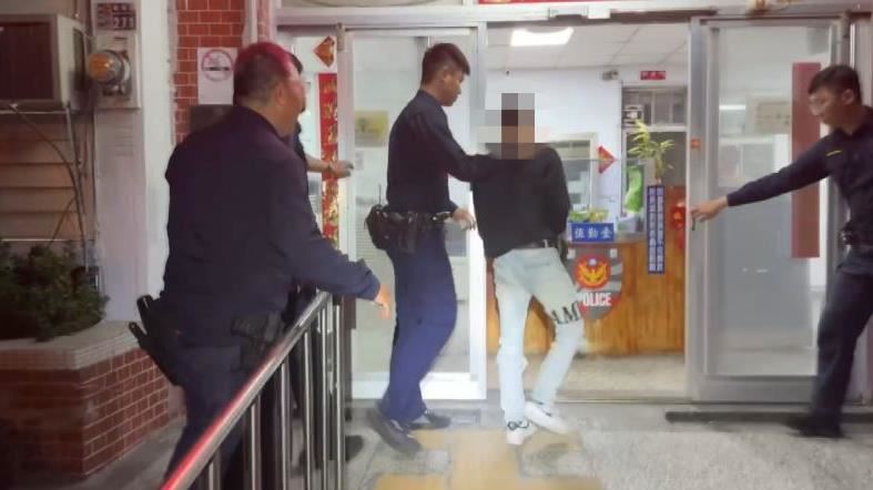 不准欺負我媽！19歲兒持鎮暴槍轟繼父5槍