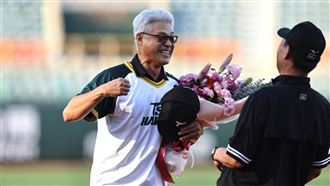 蘇建文引退重溫大場面　威總丟帽、揮拳！