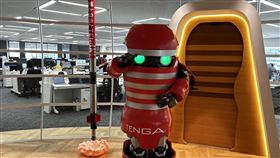  大大的TENGA機器人迎接記者，相當俏皮。（圖／記者簡浩正攝影）