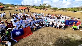 駐關島辦事處辦理「世界地球日淨灘活動」駐關島辦事處與關島觀光局合辦「世界地球日淨灘活動」，民眾透過展示印有#LetTaiwanHelp字樣布條，響應關島議會籲請各界支持台灣參與世界衛生大會（WHA）及世界衛生組織（WHO）決議文。（駐關島辦事處提供）中央社記者楊淳卉雪梨傳真  113年4月20日