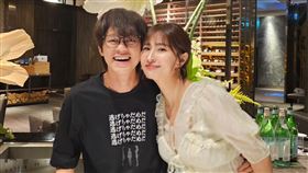 HowHow歡度35歲生日，難得和老婆鄧福如放閃。（圖／翻攝IG）