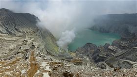 「伊真火山」（Kawah Ijen）https://www.flickr.com/photos/jmhullot/3893623779/in/photolist-6W4QGt-crqwd9-ovWEGm-dGGMN8-6Foztx-xCH4QJ-C8ysNQ-ir45ec-jqARSc-i6rAJt-fTqcWm-fTq5tV-i8BCaT-fTrAjj-iYTyCV-auaWRB-4XtEtc-