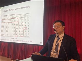 8旬翁突右腳發紺　機械取栓術免截肢（圖／翻攝畫面）