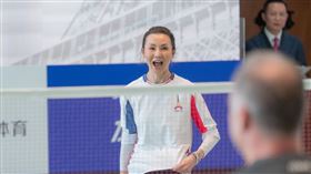 張曼玉出席「奧運倒數100天」羽球慈善表演賽。（圖／翻攝微博）