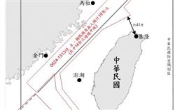 17架次共機越台海中線擾周邊空域　國軍嚴密監控。圖為113年4月21日發布的中共解放軍臺海周邊海、空域動態活動圖。（圖／翻攝自國防部官網）