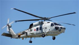 圖為2015年在日本舞鶴基地的SH-60K海鷹直升機。（圖／維基百科，作者Hunini，C.C.Lisence）