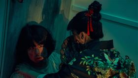 鍾尚庭（左）、鄭煒齡挑戰片末導演鄭憶臻口中魔王場的演出（圖／公視提供）