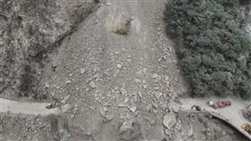 中橫公路落石崩落。（圖／翻攝自交通部公路局官網）