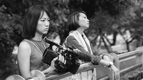 《她說》范宸菲(左起)、吳伊婷分別飾演女孩及女人。（圖／希望影視提供）