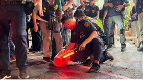 台南酒店經紀吃春酒席開108桌，男子散場辱警「靠北」遭法辦。（翻攝畫面）