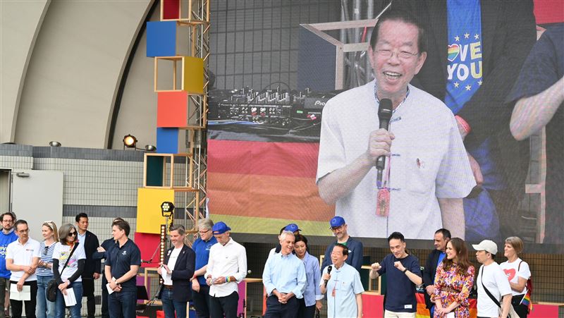 東京彩虹驕傲遊行登場　謝長廷這事獲喝采