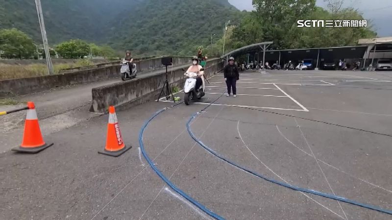 考照得跑30公里　行動監理車開進南澳服務