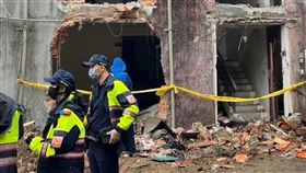 拆廢棄宿舍驚見3大袋白骨！死者家屬找到了　竟是「撿骨師收錢落跑」。（圖／翻攝畫面）