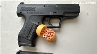 2男冒充警搶賭資！玩具槍露餡落網超狼狽